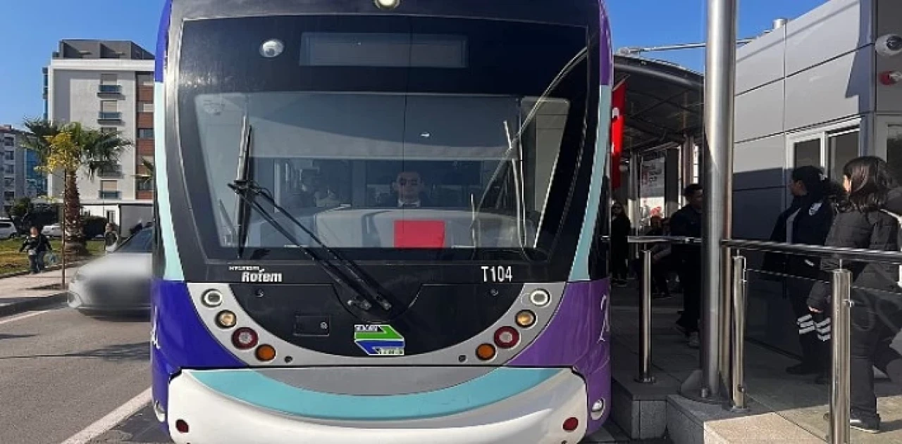 Çiğli Tramvayı “Kırmızı” ve “Mavi” hatla İzmirlilerin hizmetinde