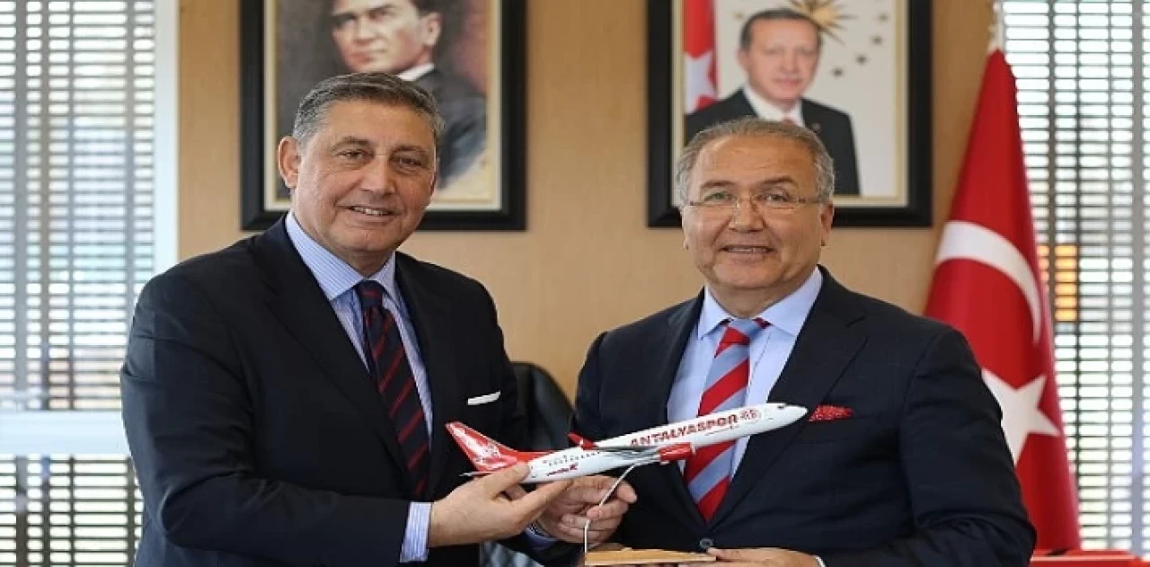 Corendon Turizm Grubu Kurucu Ortağı Yıldıray Karaer, Türkiye Tenis Federasyonu Başkanı Cengiz Durmuş’u ziyaret etti