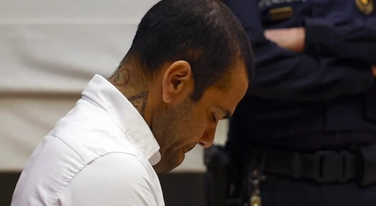 Eski Brezilyalı futbolcu Dani Alves'e hapis cezası!