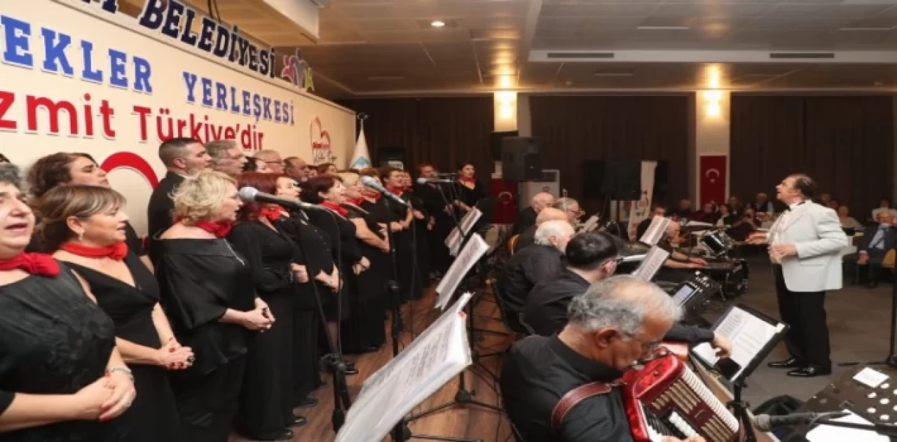 İstanbul Kültürler Korosu İzmit’te büyüledi