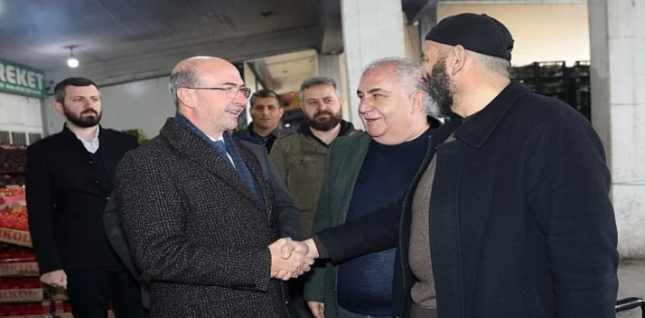 Selçuklu Belediye Başkanı Ahmet Pekyatırmacı Sebze-Meyve Hali, Plastikçiler ve Halıcılar  esnafıyla bir araya geldi.