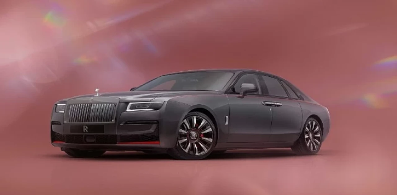 '’Rolls-Royce Ghost Prism’’ Çağdaş Tasarımdan Esinlendi.