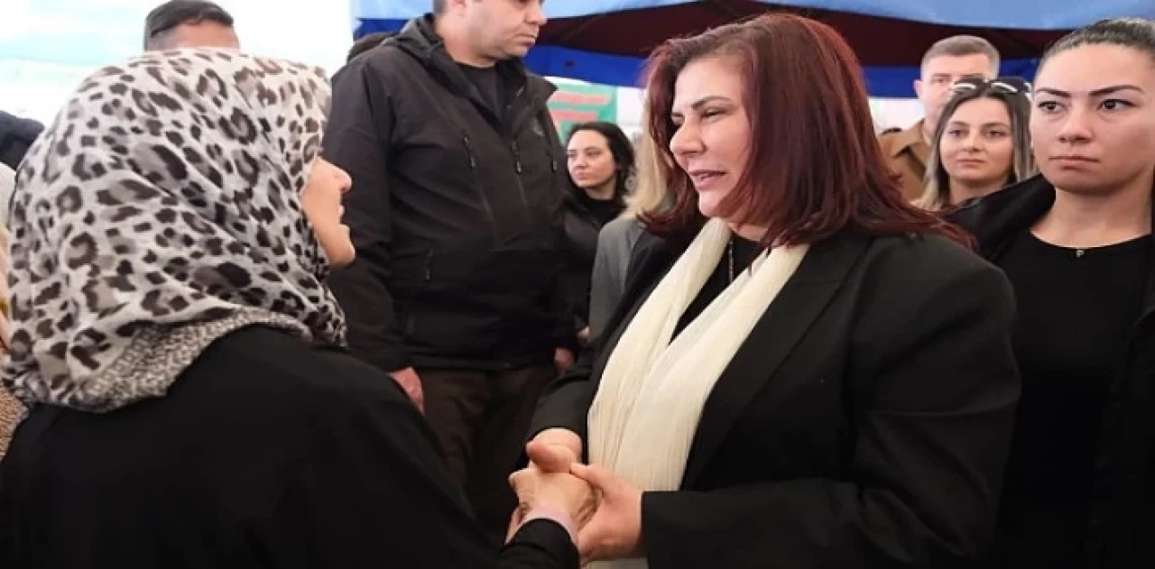 Aydın Büyükşehir Belediye Başkanı Özlem Çerçioğlu, Efeler ilçesinde kurulan Fatih Pazaryeri’nde vatandaşlarla ve pazar esnafıyla bir araya geldi