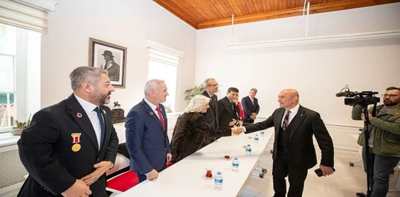 Başkan Soyer, şehit aileleri ve gazi derneklerinin temsilcilerini ağırladı  “Sizler için ne yapsak az, ne yapsak eksik