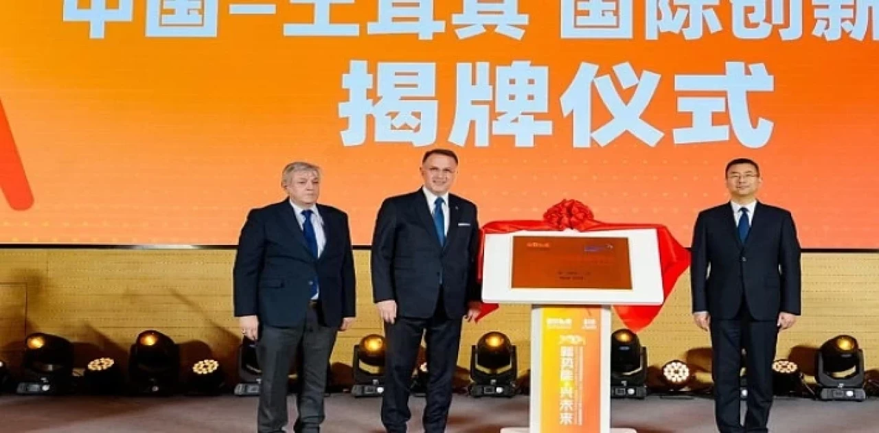 Beylikdüzü Belediye Başkanı Mehmet Murat Çalık, 'Beylikdüzü’nün Yeni Geleceği’ sloganıyla düzenlenen lansmanda tanıttığı projeleri hayata geçirmek için ilk adımları attı