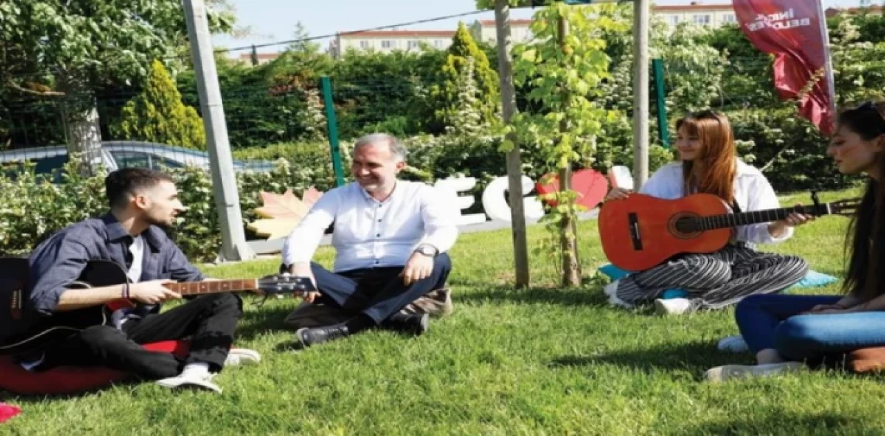 Bursa İnegöl’de gençler el üstünde