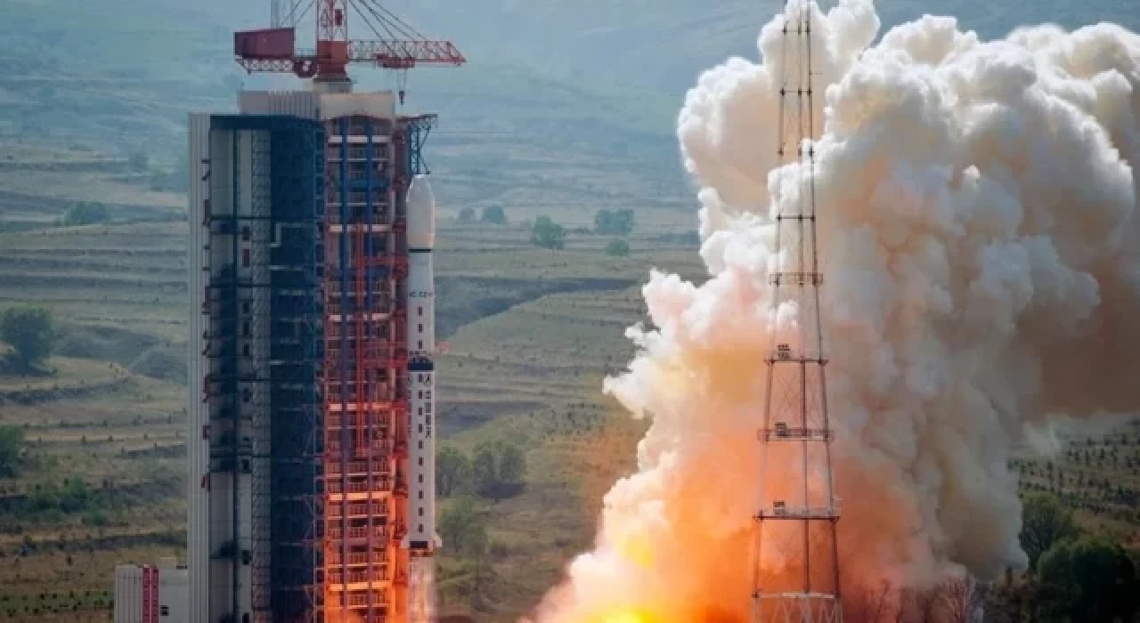 Çin, atmosfer ve uzay çevresi gözlem uydularını fırlattı