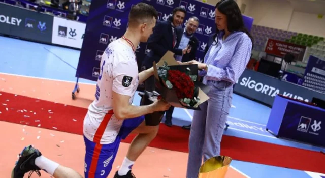 Erkekler Kupa Voley finalinin ardından sürpriz evlilik teklifi