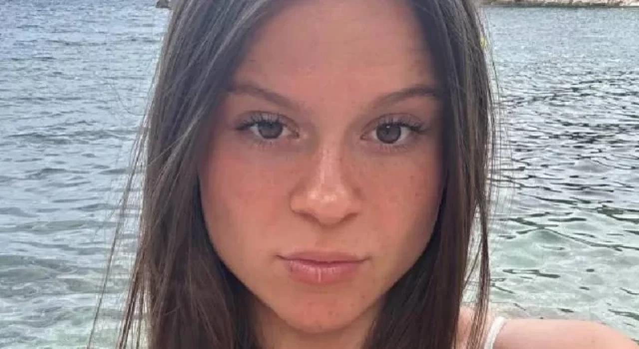 Fransız şarkıcı ve TikTok yıldızı 21 yaşındaki Anais Robin hayatını kaybetti