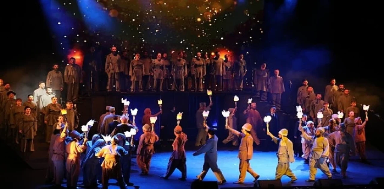 İstanbul Büyükşehir Belediyesi Şehir Tiyatroları, “Bu Memleket Bizim” oyunuyla 9. Anadolu Tiyatro Ödülleri’nden “Cumhuriyetimizin 100. Yılı Ödülü”ne layık görüldü