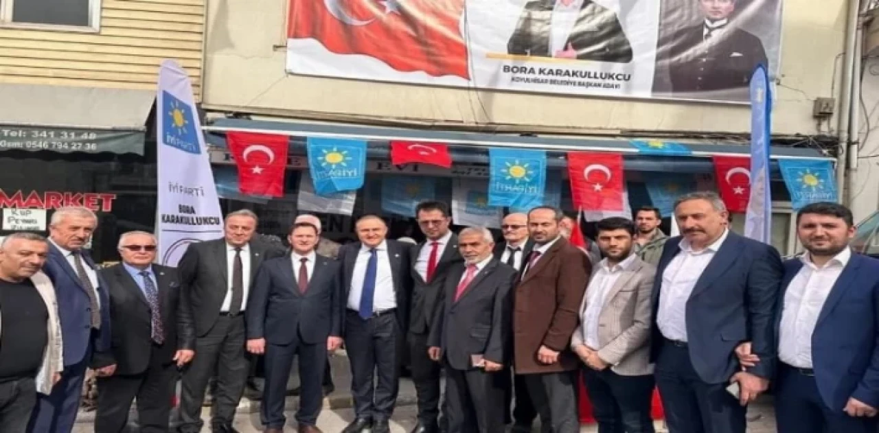İYİ Parti Koyulhisar’da seçim bürosu açılışı sonrası esnaf ziyaretleri gerçekleştirdi