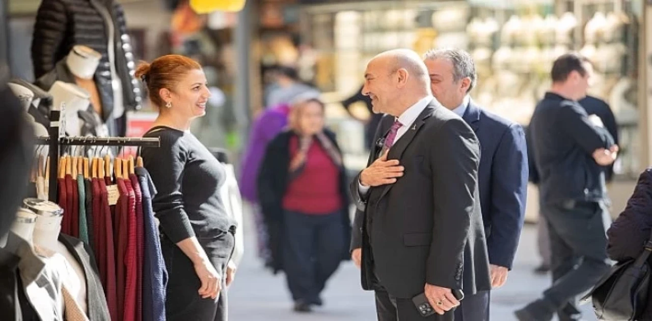 Kemeraltı esnafından Başkan Soyer’e sevgi seli  “Bu alkışlar aldığım en büyük ödül”