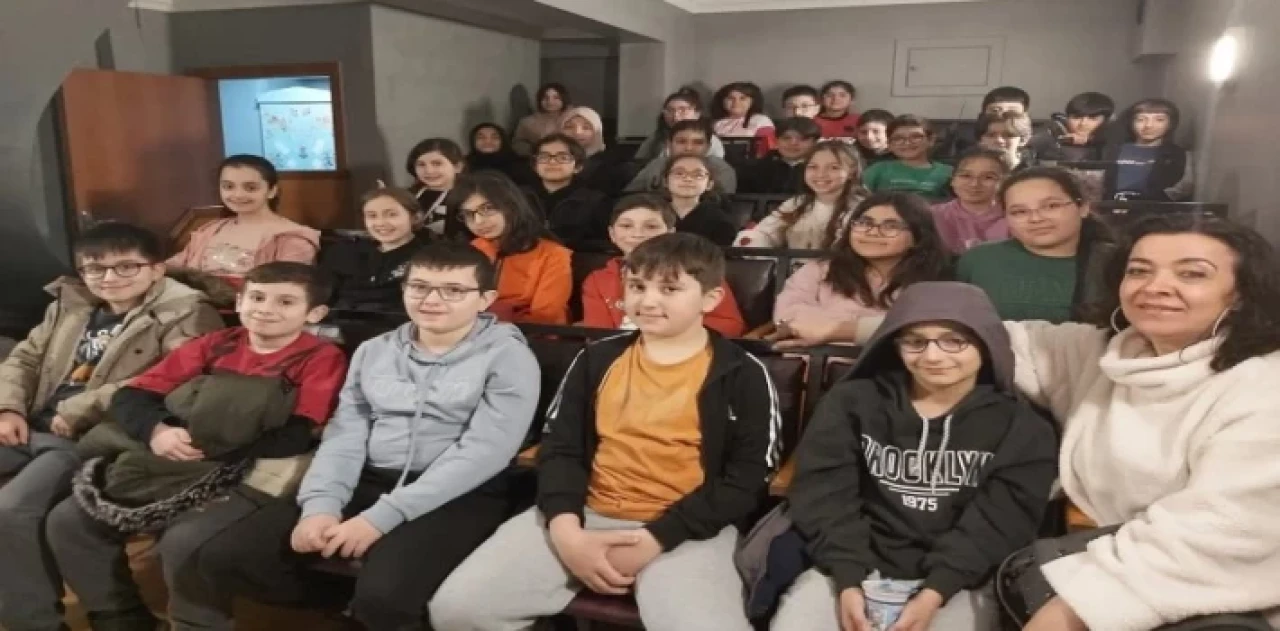 Köfte bahane ”Karagözle Hacivat” oyunu şahane