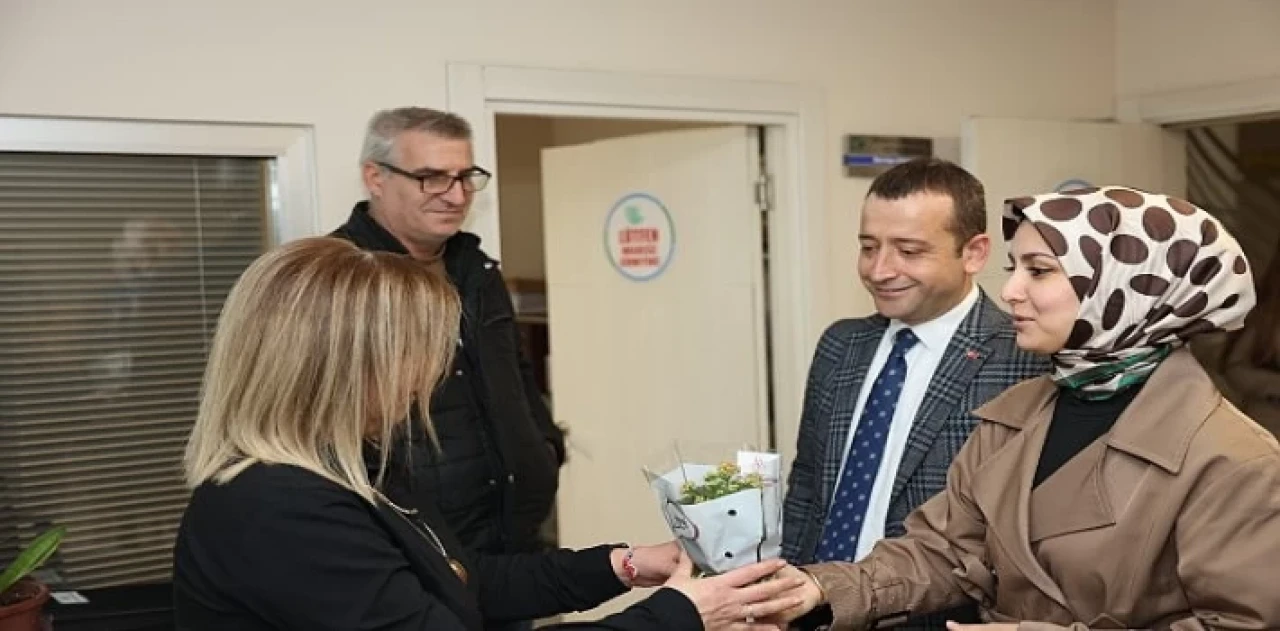 Muharrem Tutuş’tan Belsa’da kadın personele çiçekli kutlama