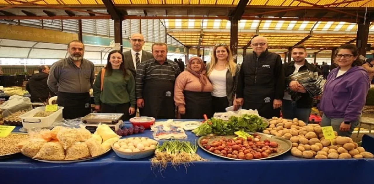 Nilüfer Belediyesi üretici esnafa pazar önlüğü dağıttı  