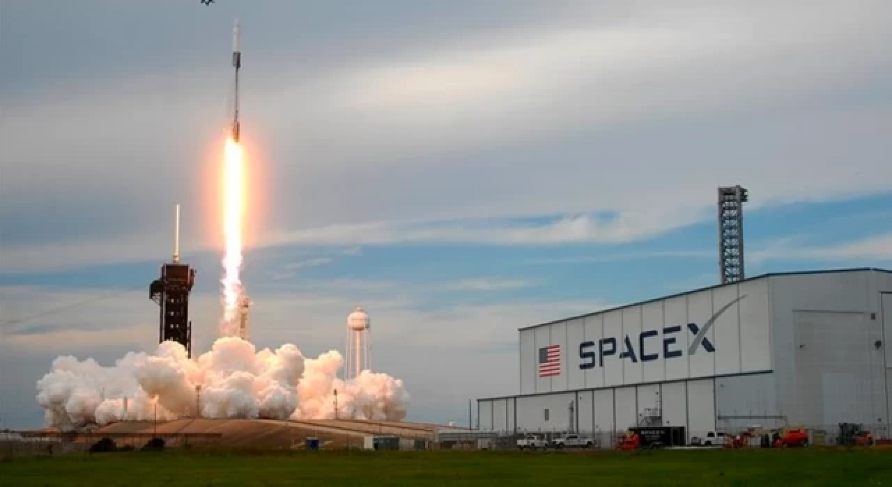 SpaceX, uzaya 22 Starlink uydusu fırlattı