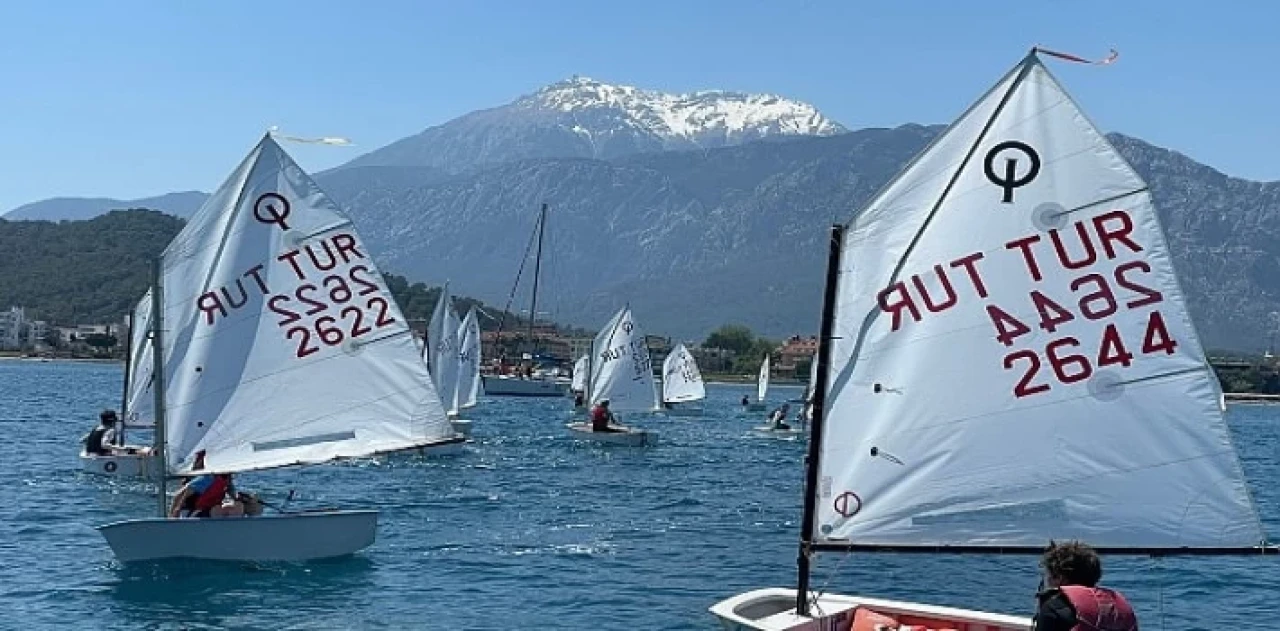 Yat ve yelken sporu Kemer’de gelişiyor