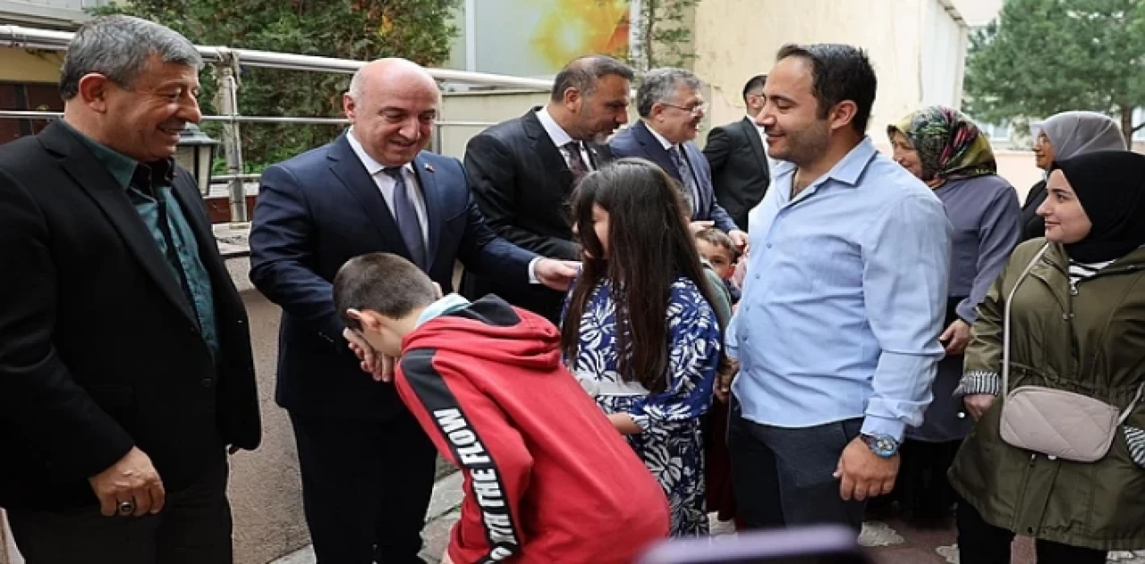 AK Parti teşkilatlarında bayram coşkusu; ”Durmak yok, çalışmaya devam”