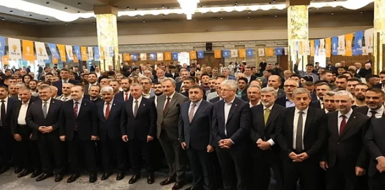 AK Parti yine salona sığmadı: ”Milletin partisi olmaya devam edeceğiz”