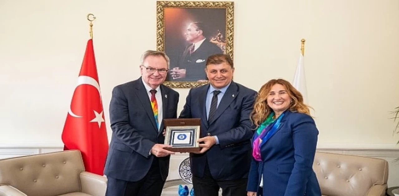 Başkan Tugay’dan kadın ve çocuklara yönelik projelere destek sözü