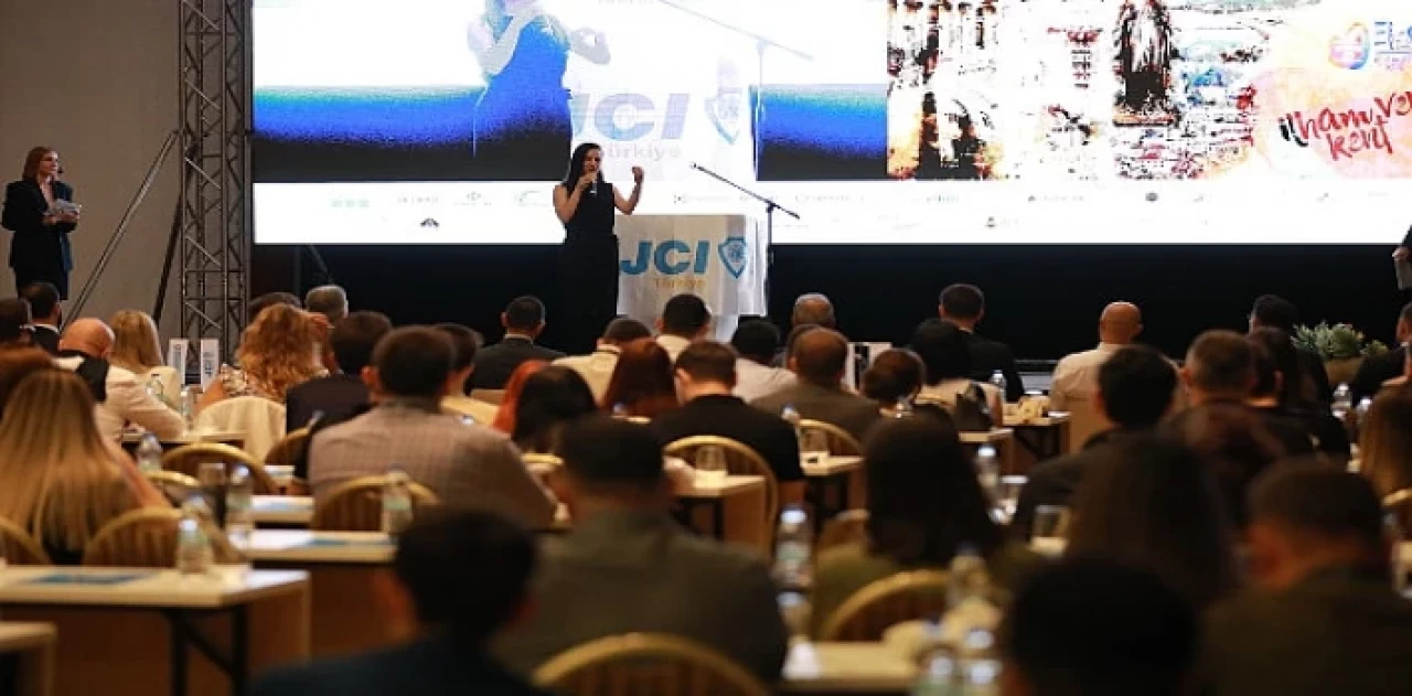 Dünyanın en büyük sivil toplum ağlarından biri olan JCI  (Junior Chamber International ) tarafından düzenlenen Yaratıcı Liderlik Zirvesi Efes Selçuk’ta başladı