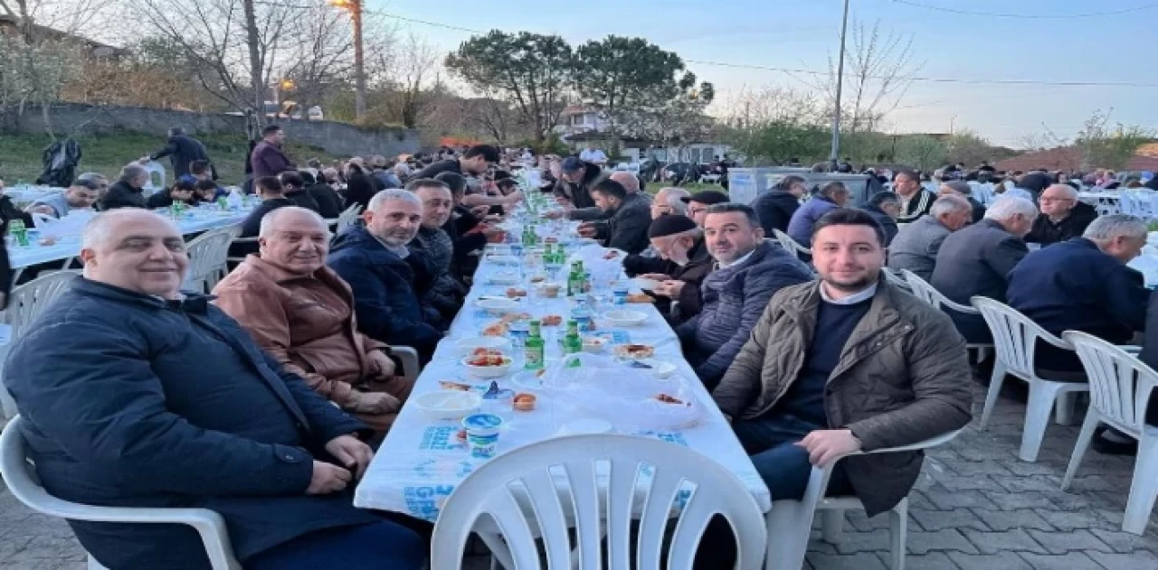 Hayırsever iş insanı Mehmet Başaran, Kadir Gecesi iftar geleneğini sürdürdü!