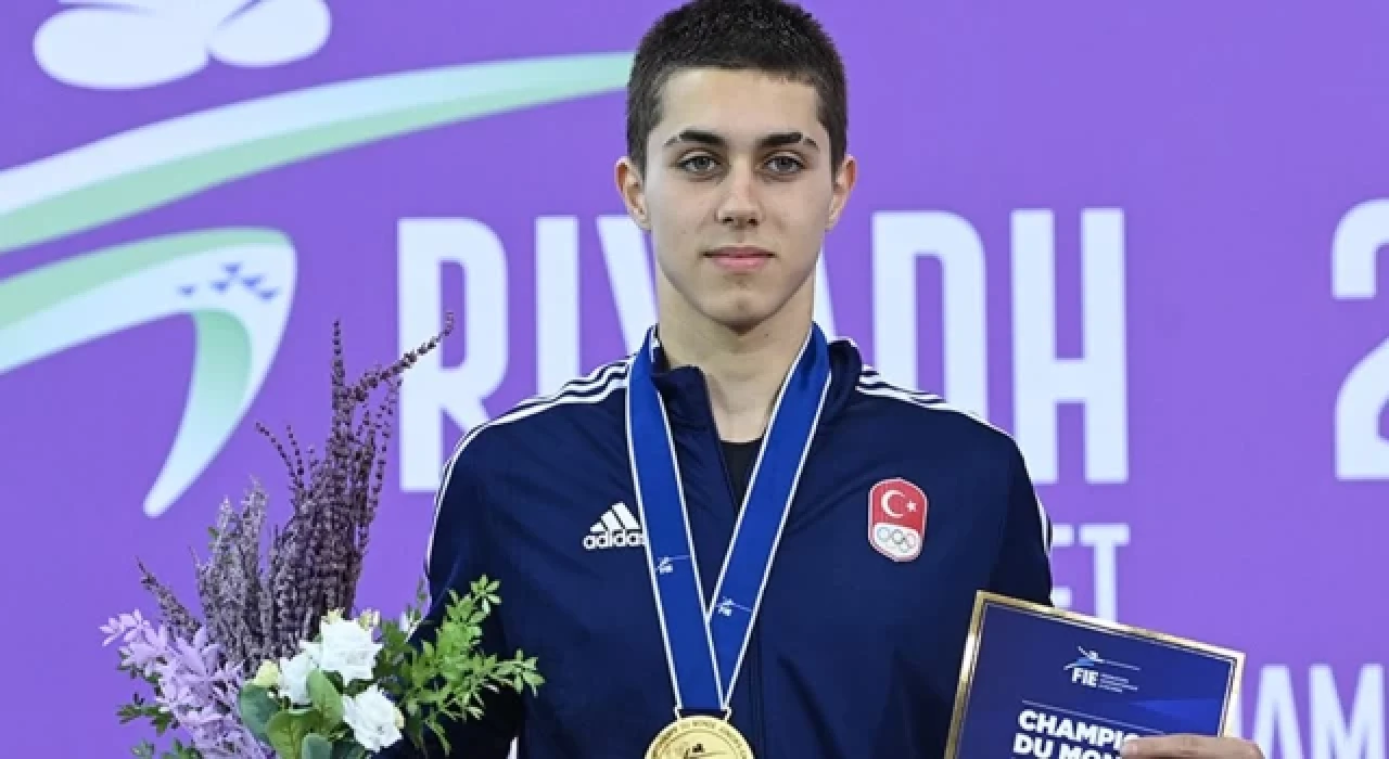 Milli eskrimci Doruk Erolçevik dünya şampiyonu oldu