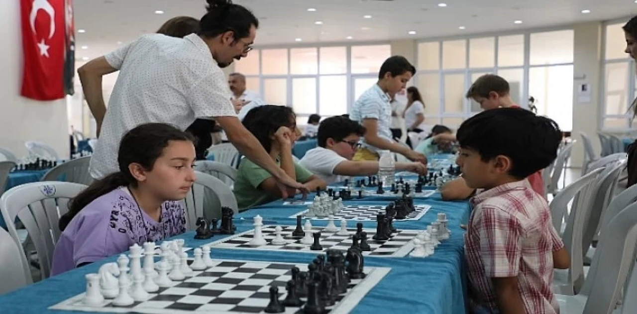 Aydın Büyükşehir Belediyesi kültür merkezlerinin düzenlediği Geleneksel Satranç Turnuvası bu yıl da heyecan dolu anlara sahne oldu