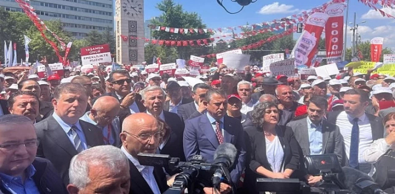 Başkan Tugay CHP’nin 'Büyük Emekli Mitingi’ne katıldı
