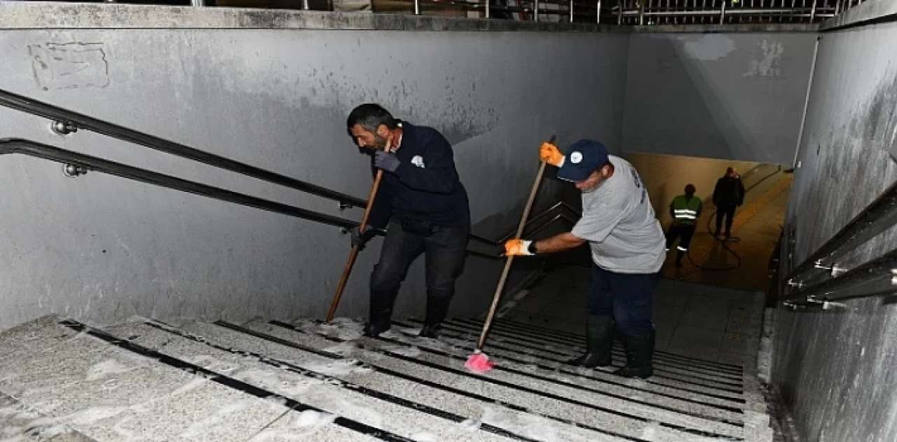 Çiğli’de Temizlik Seferberliği Sürüyor