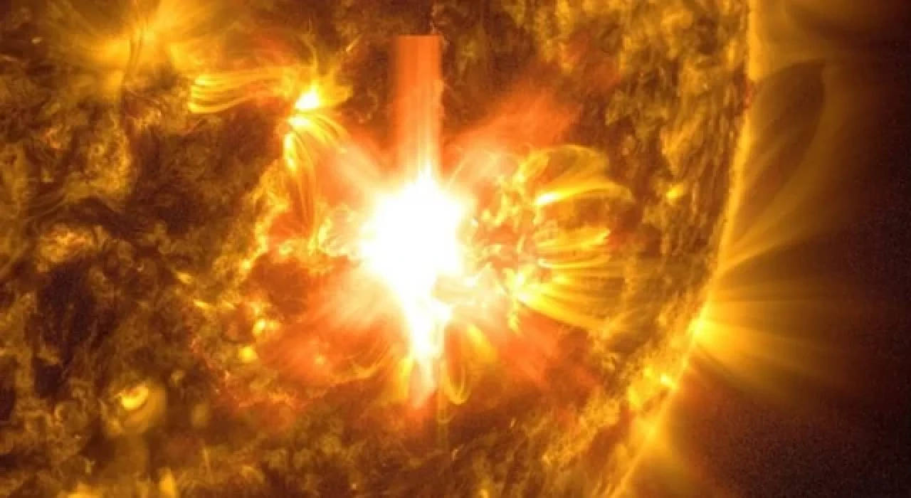 Güneş'te devasa bir patlama daha oldu: Kuzey ışıkları tekrar görülecek mi?