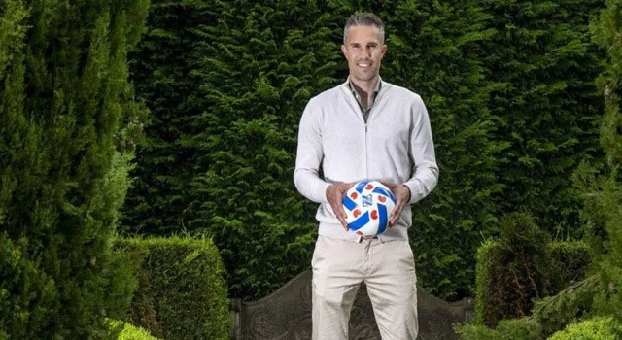 Heerenveen'in yeni hocası Robin van Persie oldu