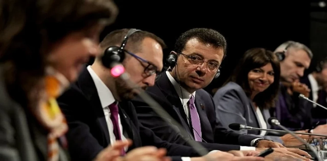 İBB Başkanı Ekrem İmamoğlu, Fransa’nın başkenti Paris’te düzenlenen 'Avrupa Beledı̇ye Başkanları Zı̇rvesı̇’nde konuştu