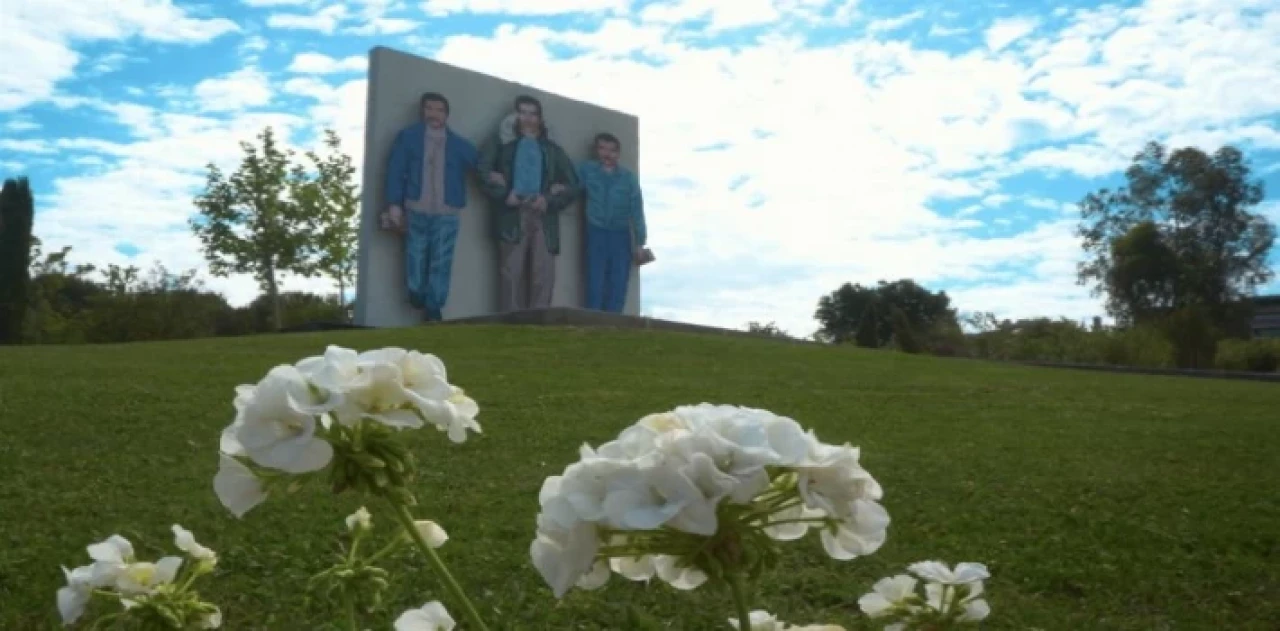 İzmir Güzelbahçe’de üç fidan türkülerle anılacak