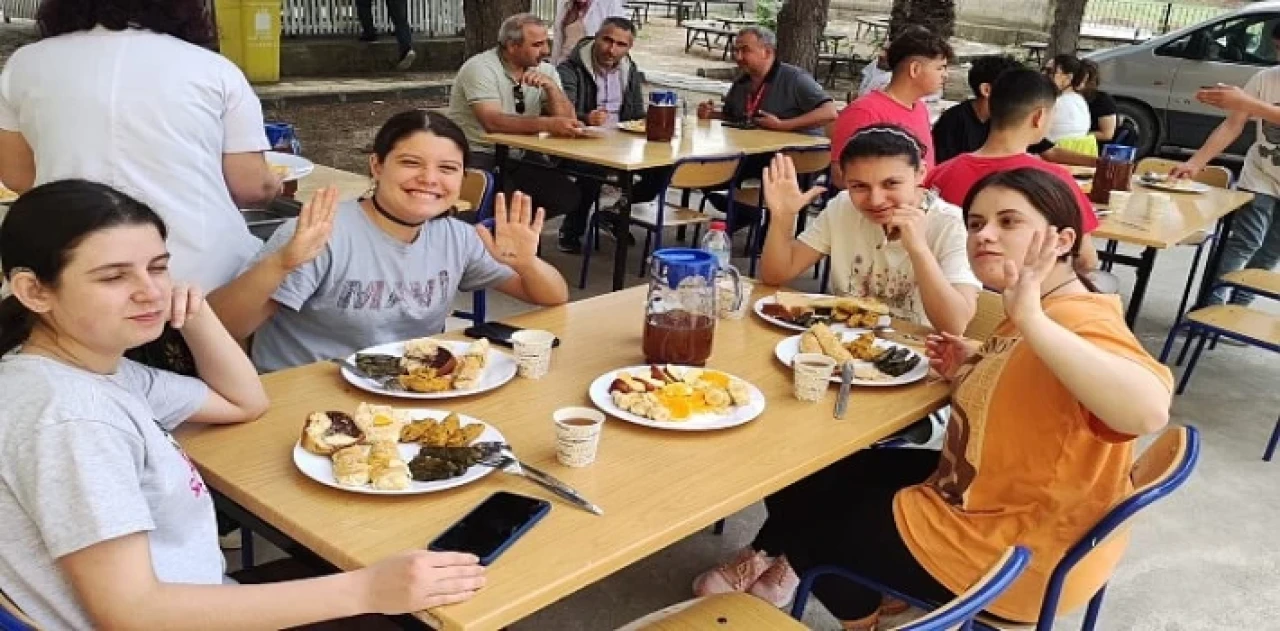 İzmir’de 'Okulumda Sağlıklı Besleniyorum’ Programı Devam Ediyor