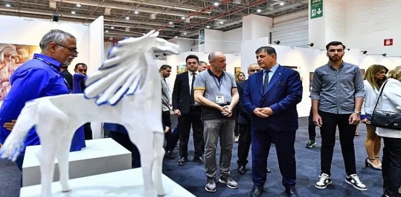 İzmirliler’den Sanat ve Antika Fuarı’na yoğun ilgi