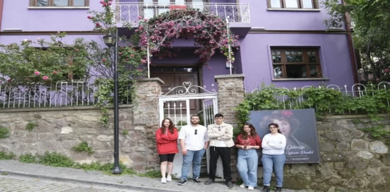 Kocaeli’de üniversitelilerden ’Zübeyde Hanım Konağı’na yakın mercek