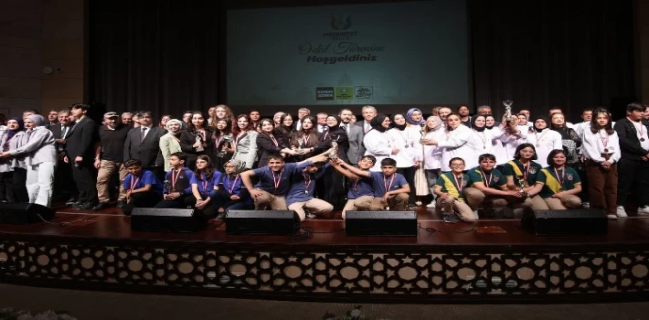 Konya’nın ’Medeniyet’li öğrencilerine ödül