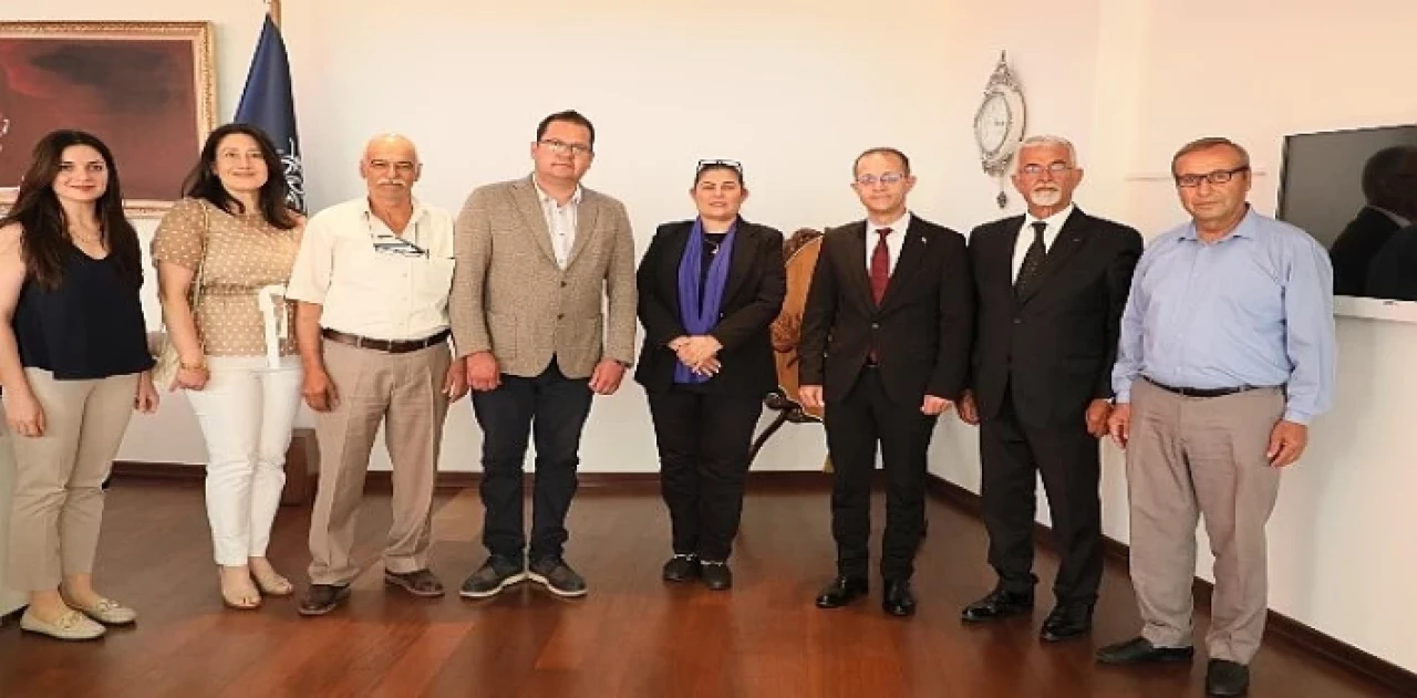 Kuyucak Belediye Başkanı Uğur Doğanca Aydın Büyükşehir Belediye Başkanı Özlem Çerçioğlu’na nezaket ziyaretinde bulundu