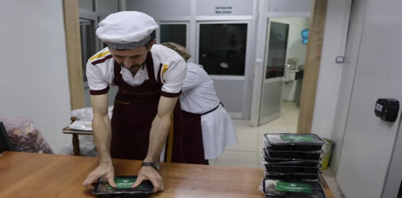 Sivas’ta taziye evlerine yemek ikramı başladı