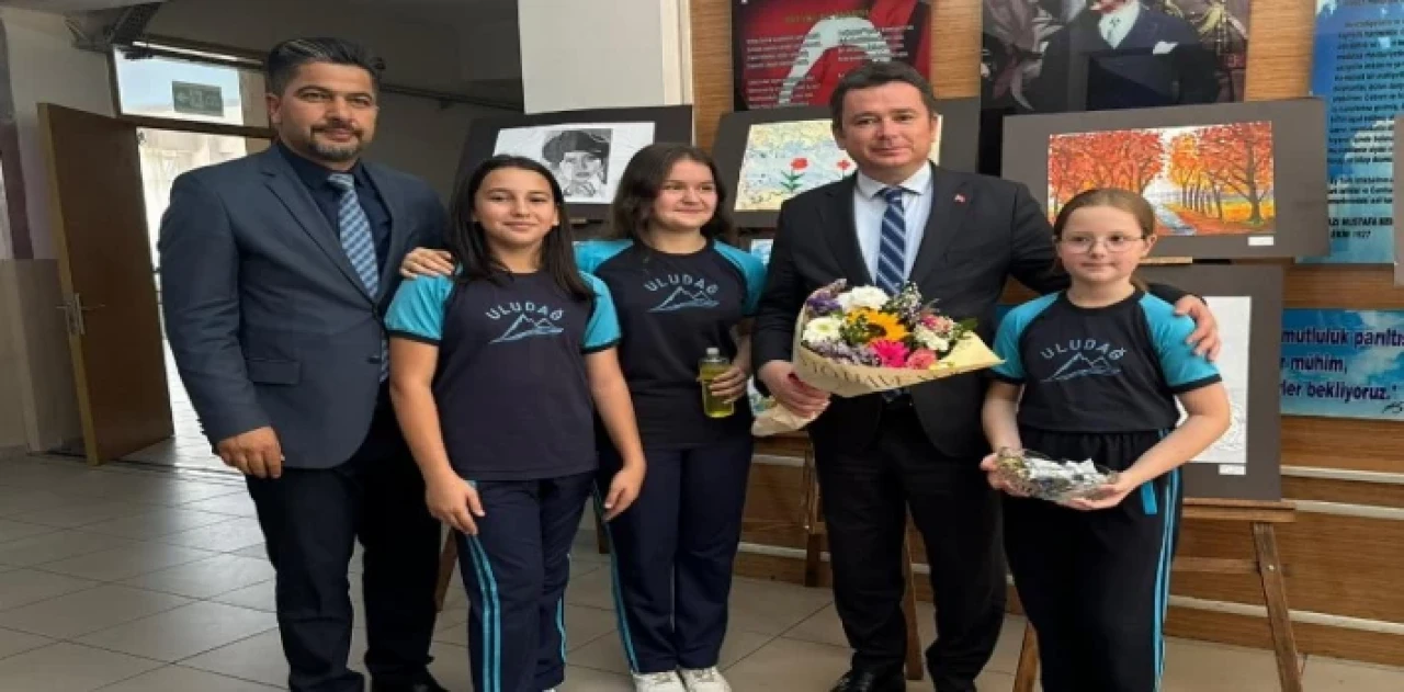 Başkan Aydın, öğrenciler ile birlikte okul boyadı