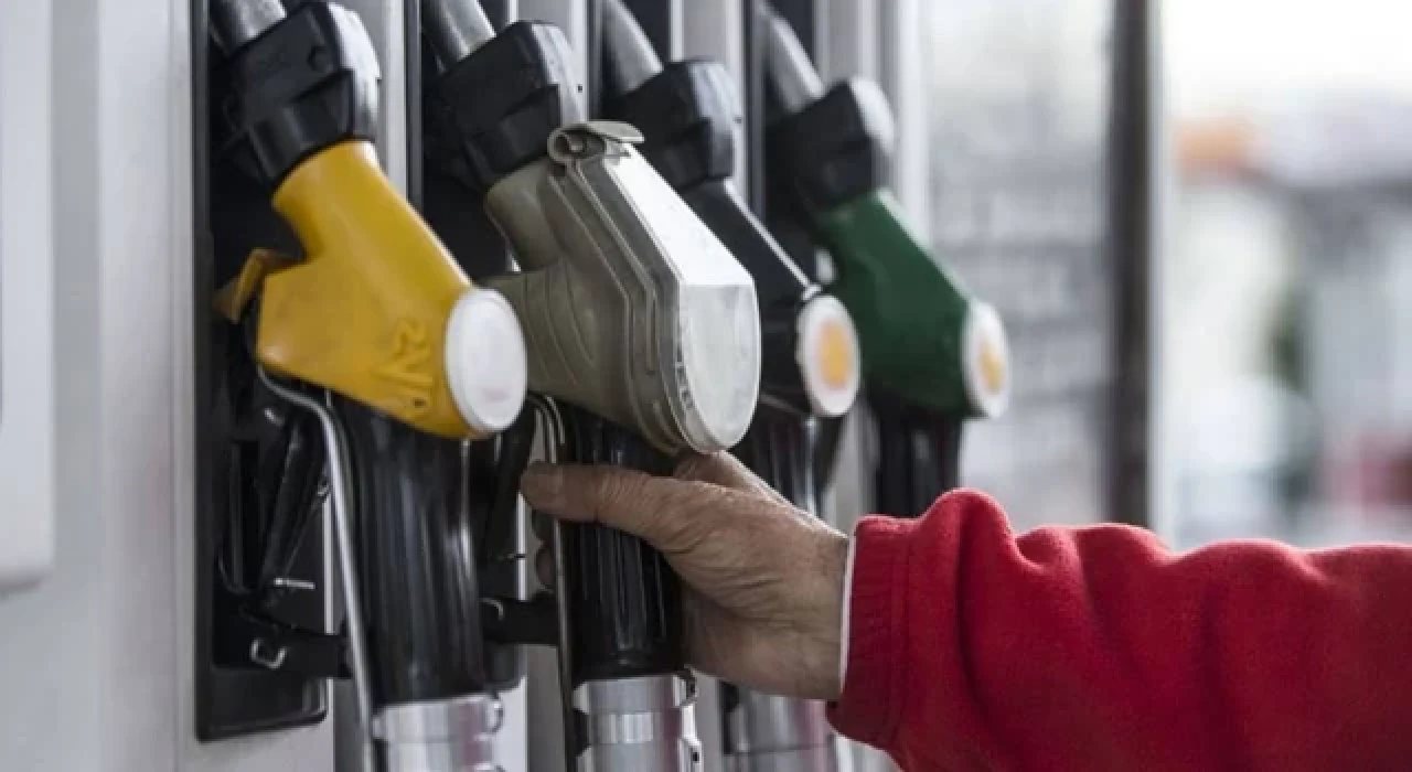 Benzin ve motorine indirim bekleniyor