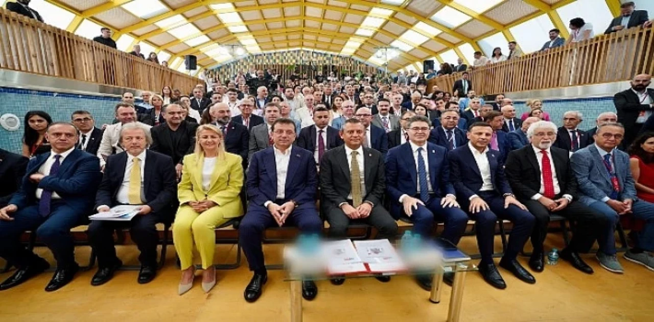 CHP Genel Başkanı Özgür Özel ve İBB Başkanı Ekrem İmamoğlu, 'Yurt Dışı Örgütlenme İkinci Yüzyıl Vizyonu Çalıştayı’nda konuştu