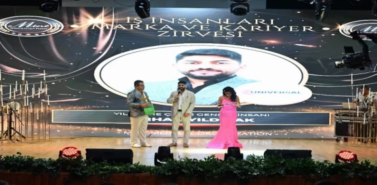 Erhan Yıldırak ”Yılın Öne Çıkan Genç İş İnsanı ” ödülünü aldı