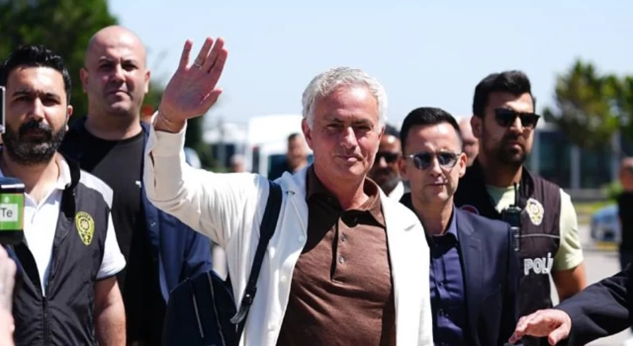 Jose Mourinho'lu Fenerbahçe'nin top başı yapacağı tarih belli oldu!