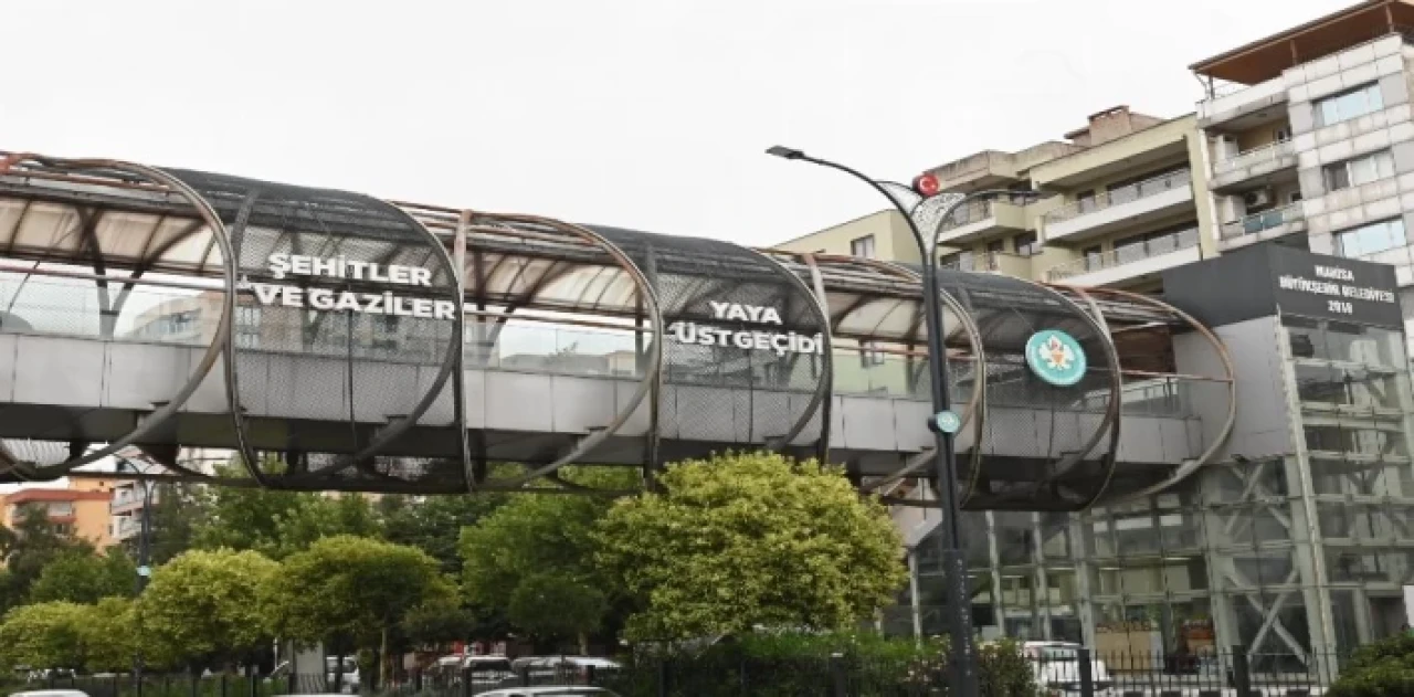 Manisa’da ’Şehitler ve Gaziler Yaya Üst Geçidi’ artık faal