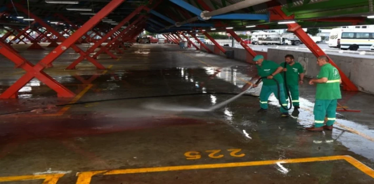 Osmangazi’de kurban kesim yerlerinde gün boyu temizlik