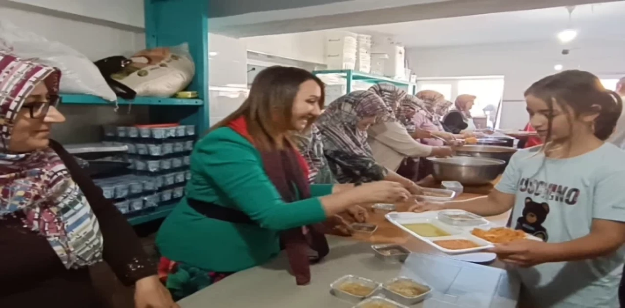 Bilecik’te köylü kadınlarından aşure etkinliği