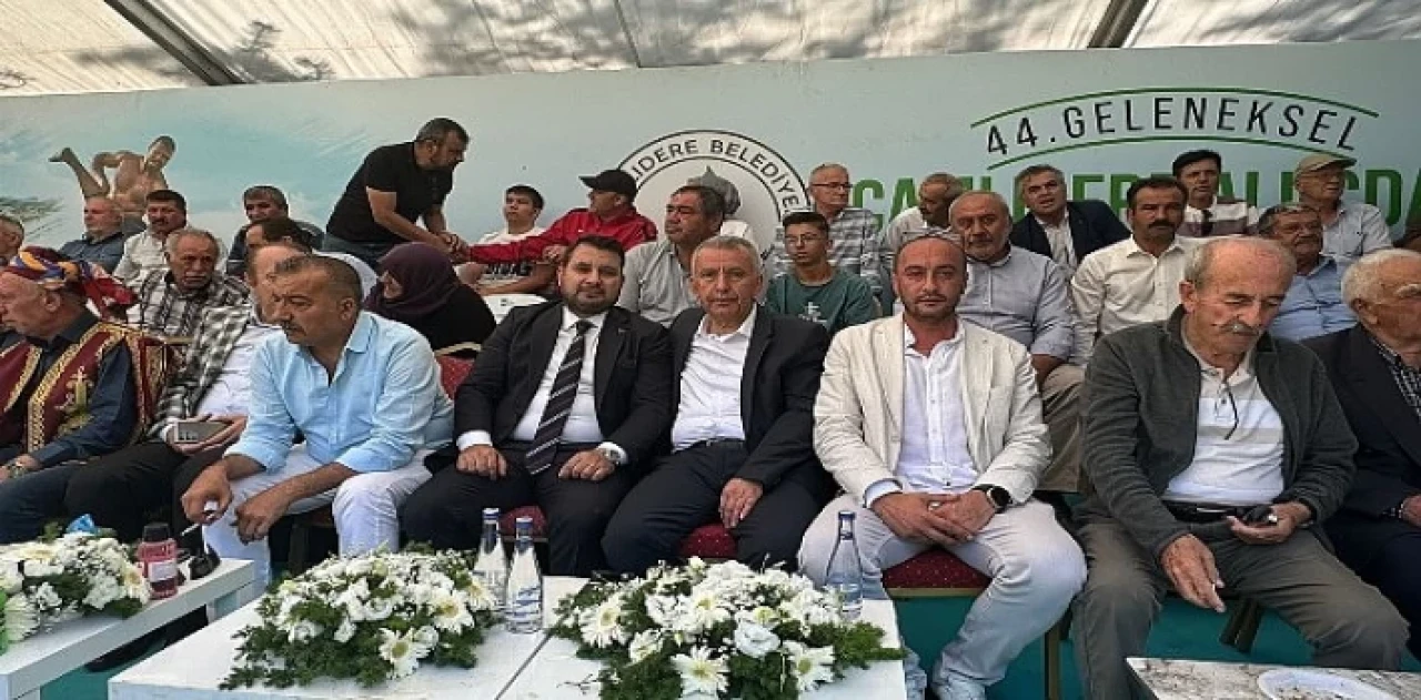 Kahramankazan Belediye Başkanı Selim Çırpanoğlu Aluçdağı Yağlı Güreş Festivali’ne katıldı