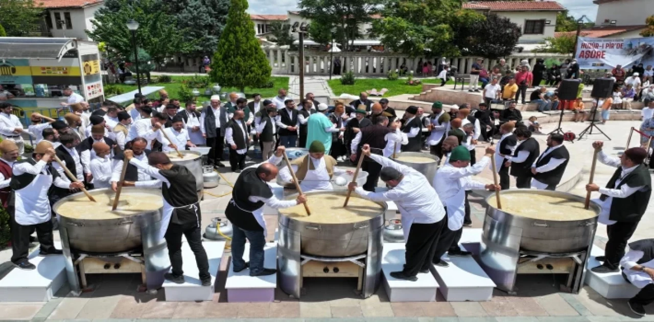 Konya’da 4 ton aşure kaynatıldı